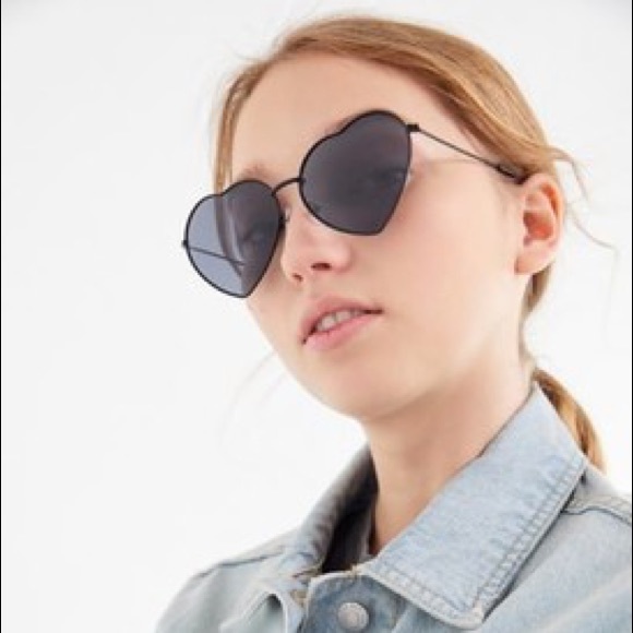 Urban Outfitters metal hearts sunglasses, white. - Picture 4 of 4